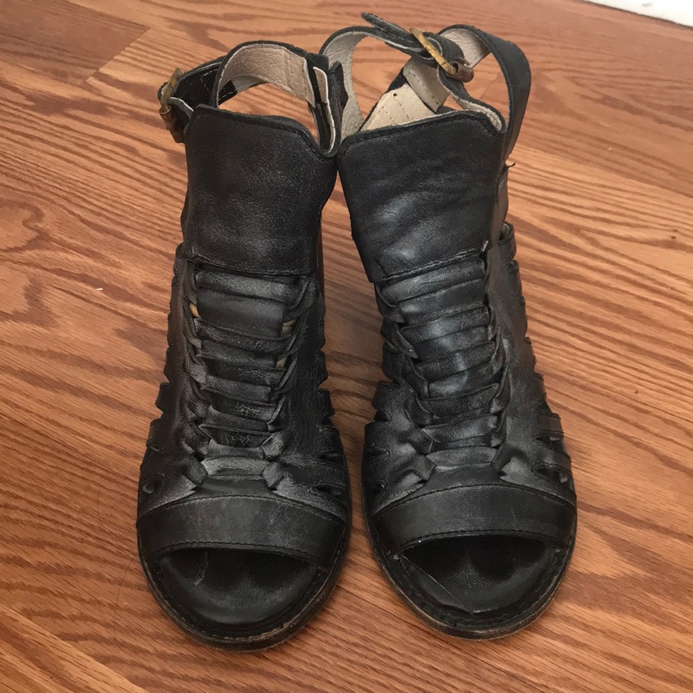 Free bird Bongo Sandals - Picture 2 of 5